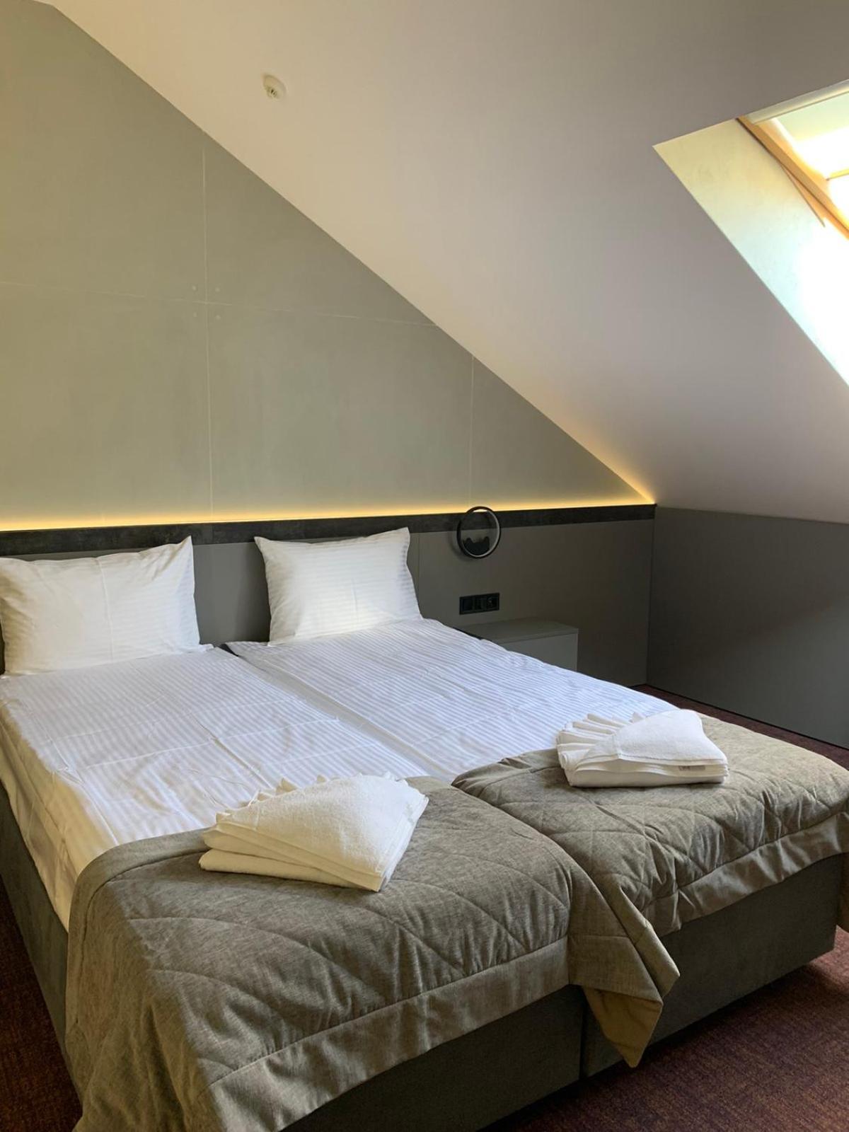 Arta City Hotel Yavoriv  Ngoại thất bức ảnh