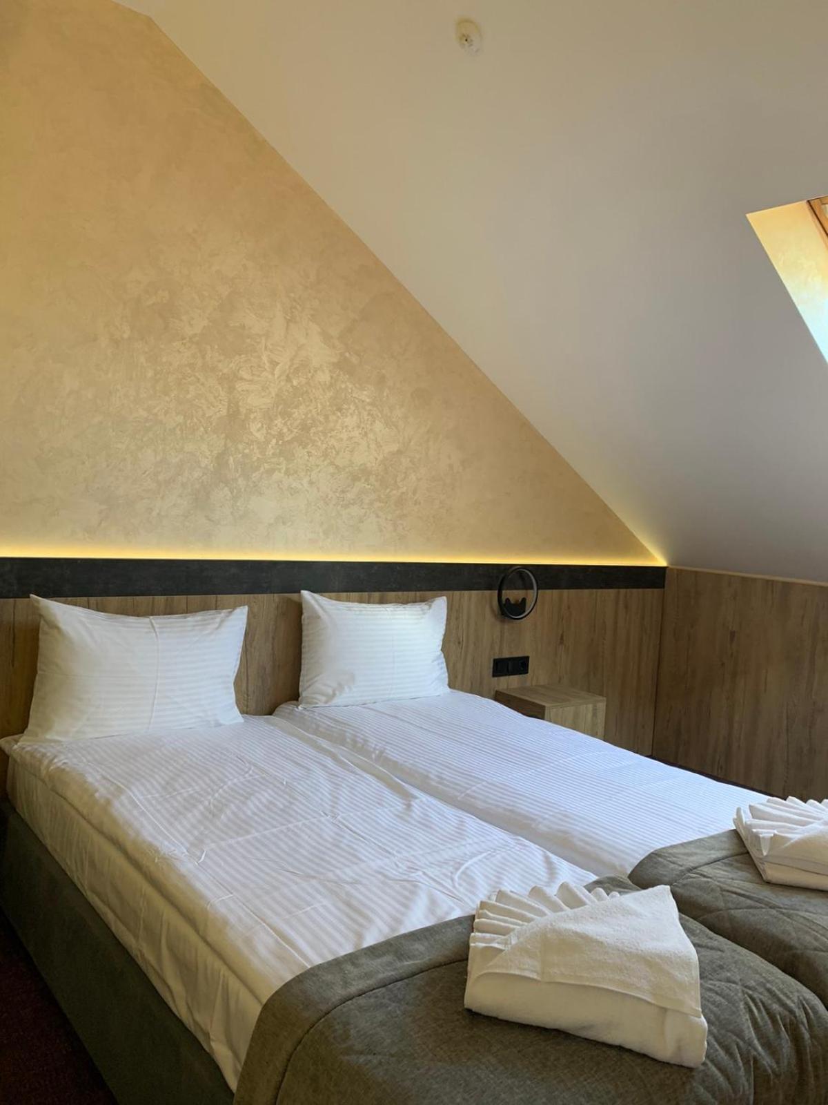 Arta City Hotel Yavoriv  Ngoại thất bức ảnh