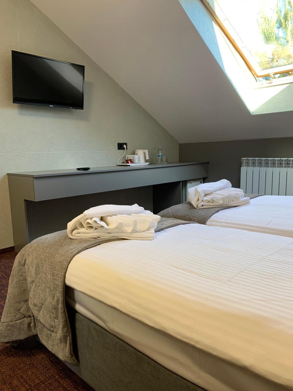 Arta City Hotel Yavoriv  Ngoại thất bức ảnh