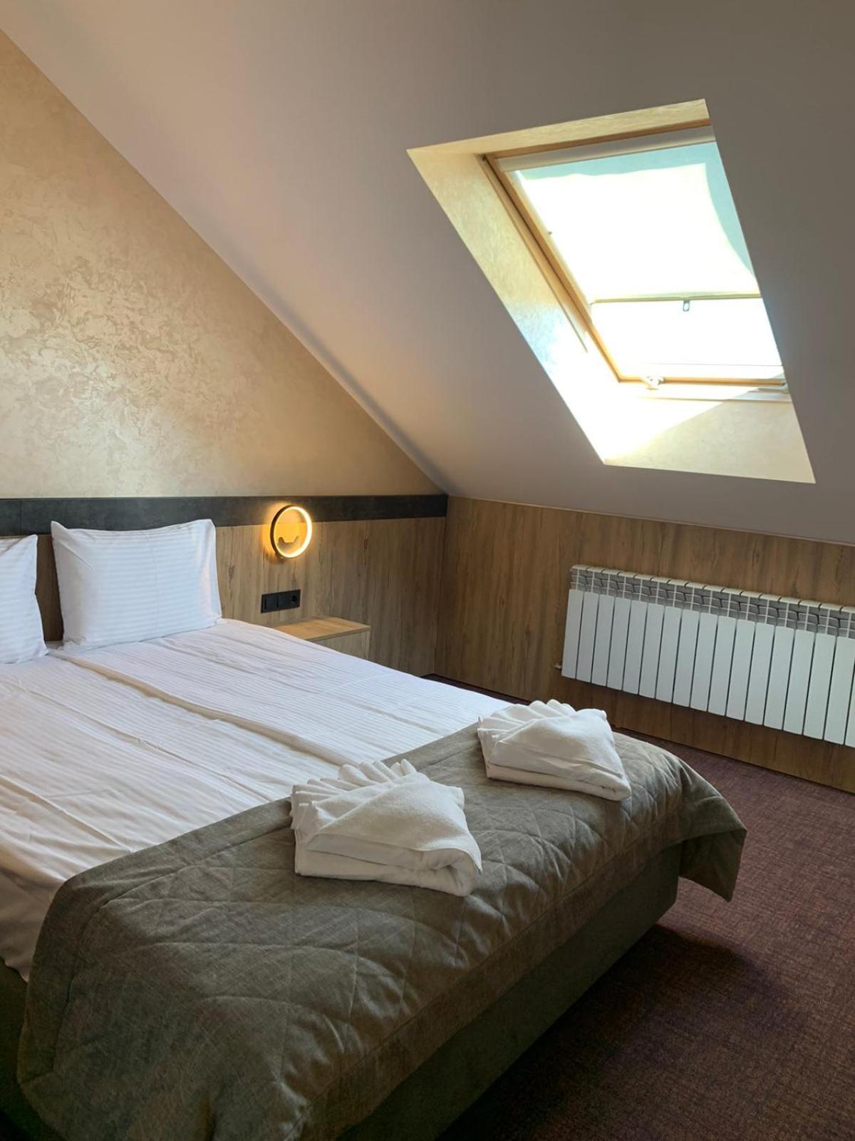 Arta City Hotel Yavoriv  Ngoại thất bức ảnh