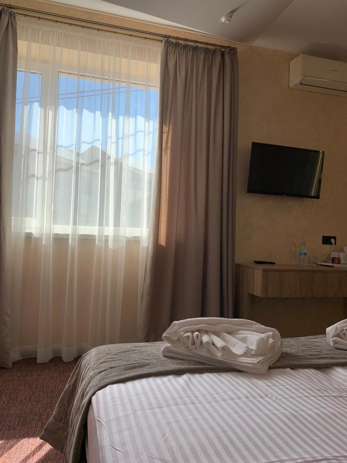 Arta City Hotel Yavoriv  Ngoại thất bức ảnh
