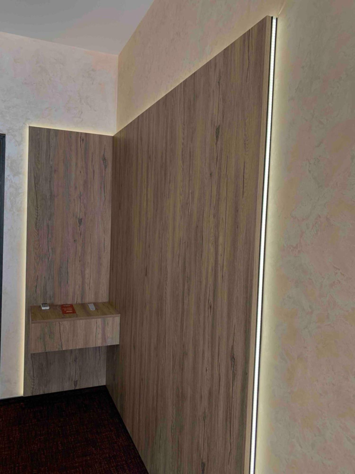 Arta City Hotel Yavoriv  Ngoại thất bức ảnh