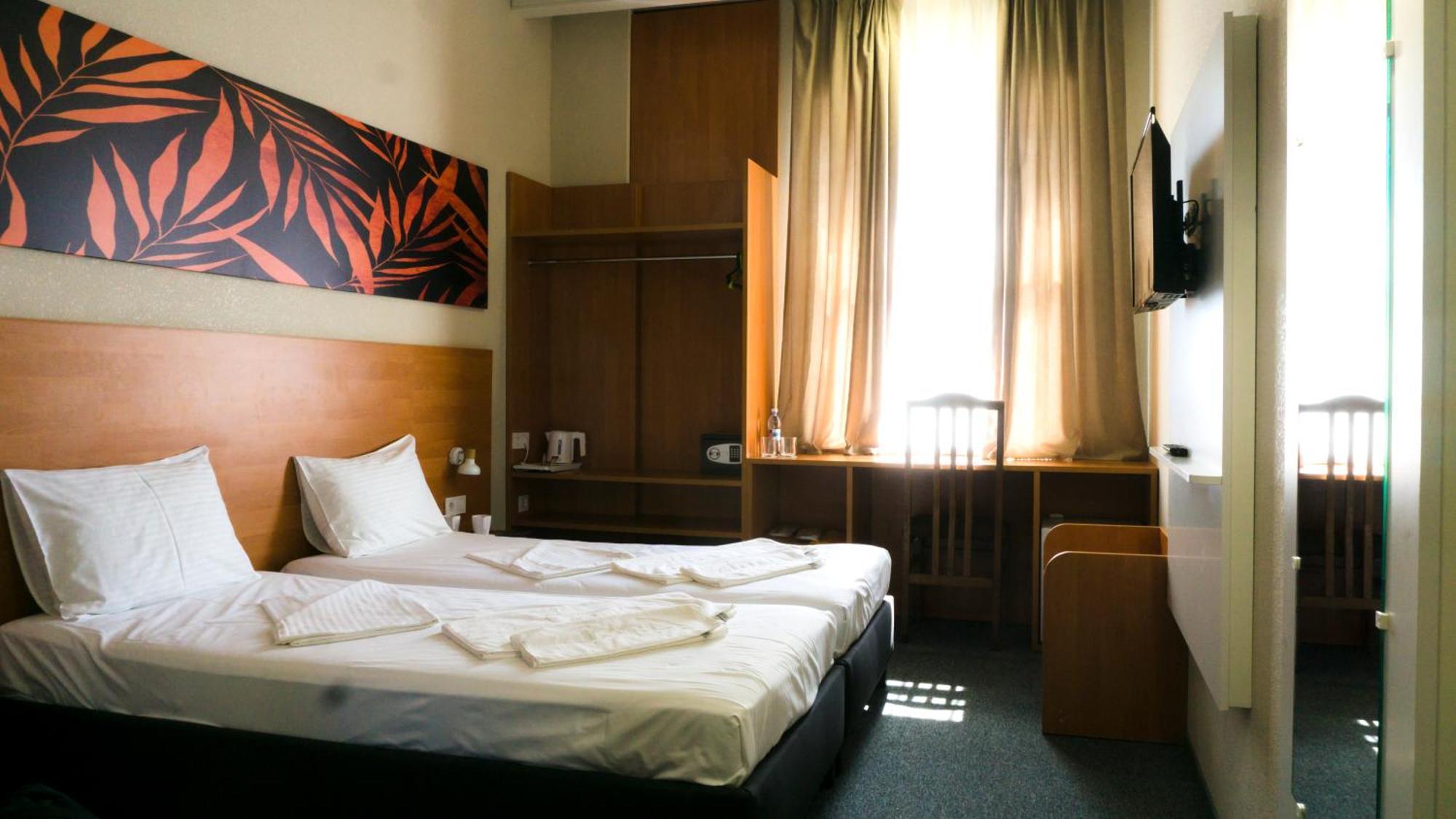 Arta City Hotel Yavoriv  Ngoại thất bức ảnh