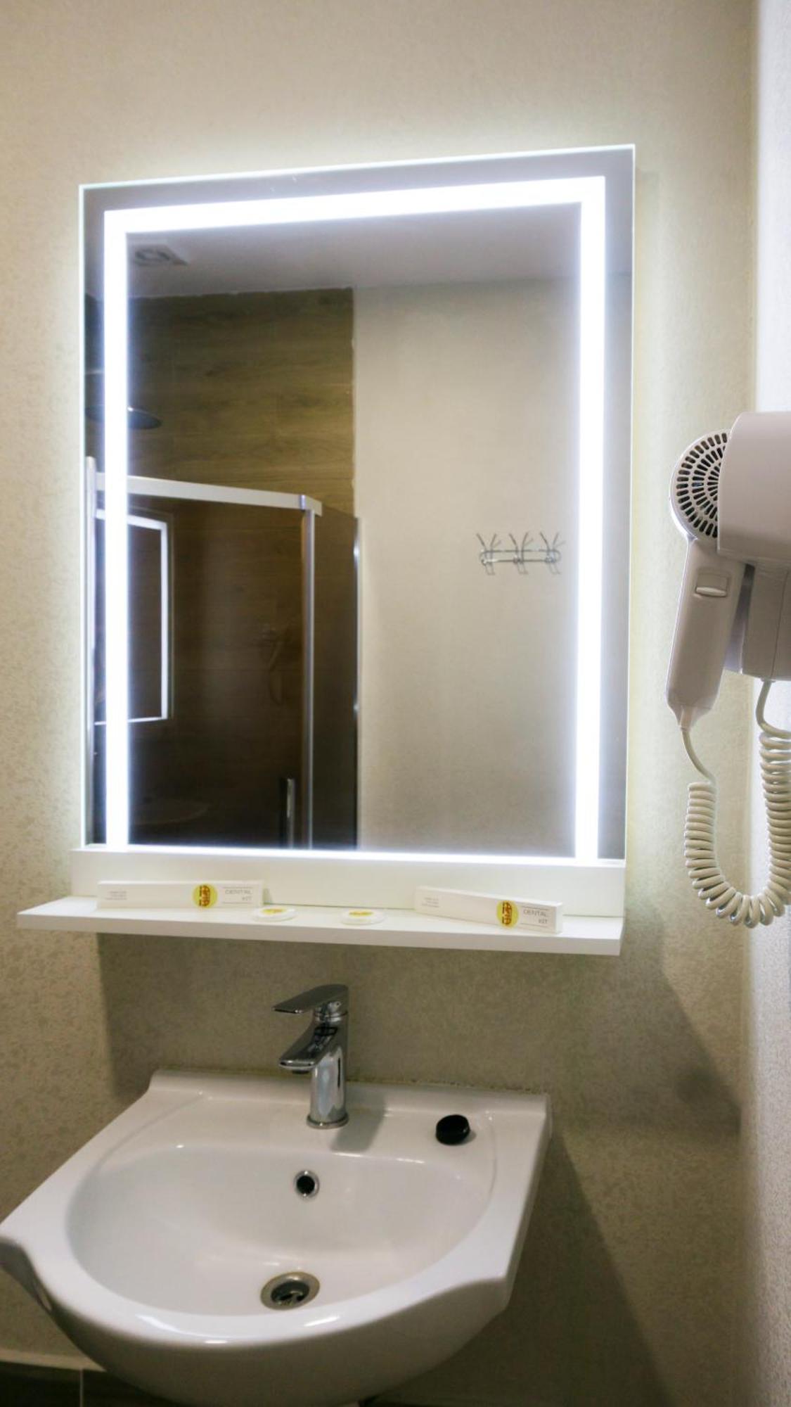 Arta City Hotel Yavoriv  Ngoại thất bức ảnh